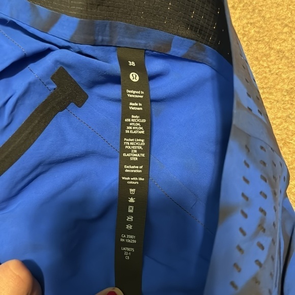 Lululemon current state board short 9” size 38 - Picture 5 of 5